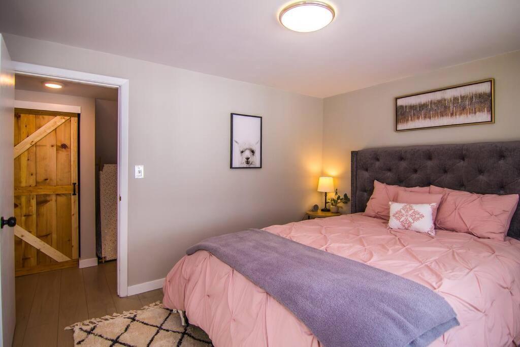 Lake House- Four Bedroom Retreat, King Bed, Beautiful Sunset! Brooklyn Center Exterior foto