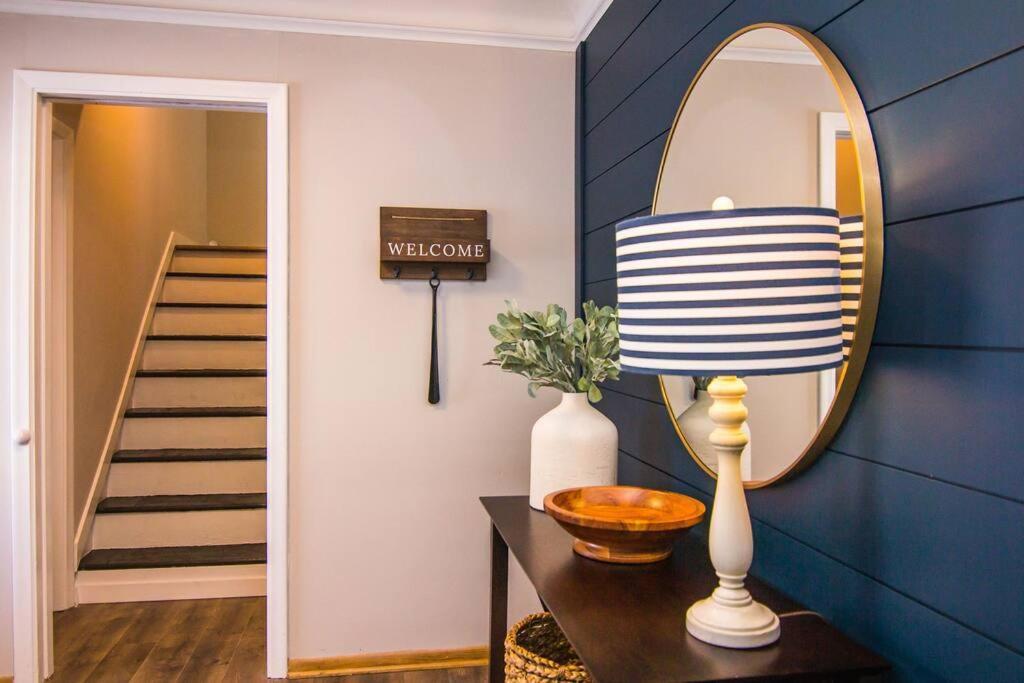 Lake House- Four Bedroom Retreat, King Bed, Beautiful Sunset! Brooklyn Center Exterior foto