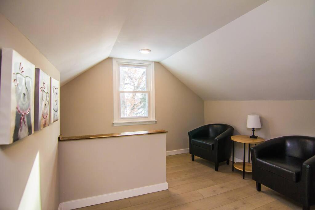 Lake House- Four Bedroom Retreat, King Bed, Beautiful Sunset! Brooklyn Center Exterior foto
